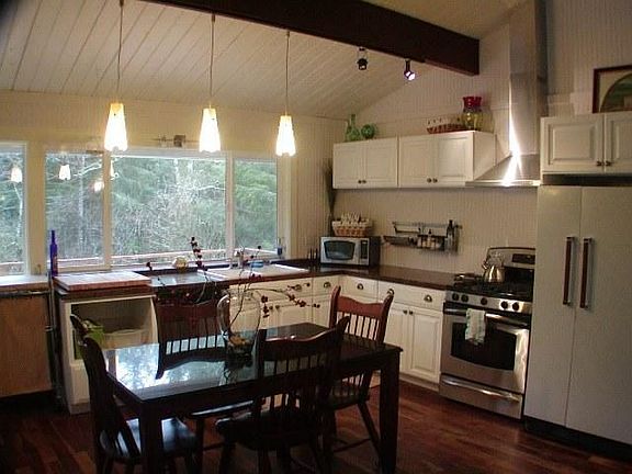 2nd image of 2184 NE Lake Dr