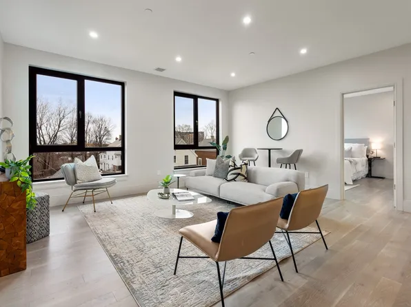 85 Myrtle St #211, Quincy, MA 02171