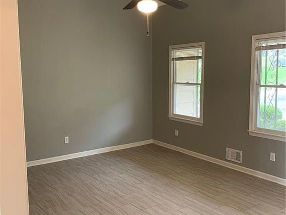 2nd image of 2885 Manor Ct