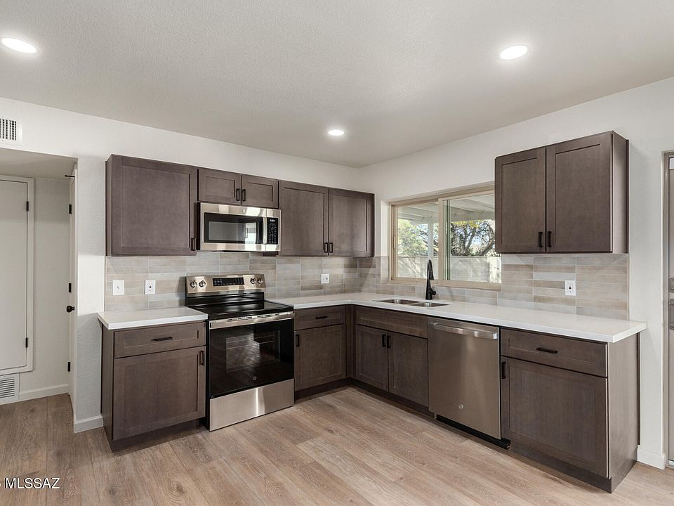1st image of 2950 W Calle Pajarito