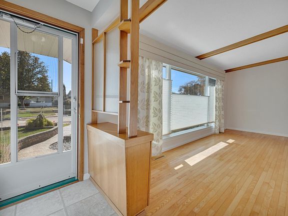 5th image of 5604 94a Ave NW