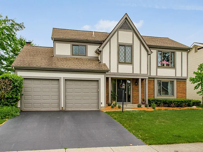 2104 Scottingham Dr — Photo 1