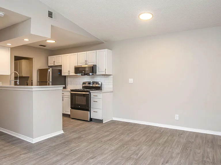 Summerfield Apartments — Photo 15