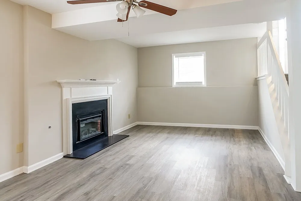 3 bed, 3.0 bath, 1560 sqft, $3,200 — Photo 4