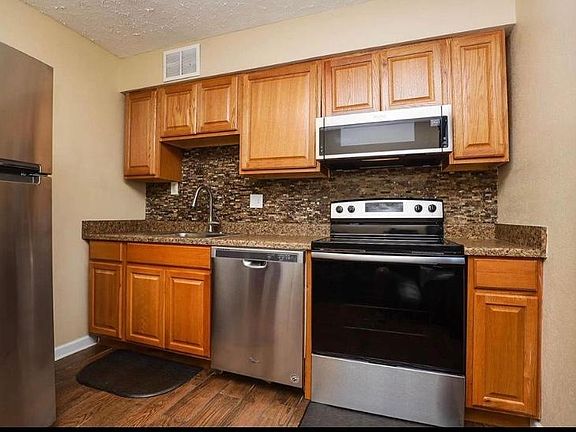 4th image of 10165 Chaucer Ave #1-4