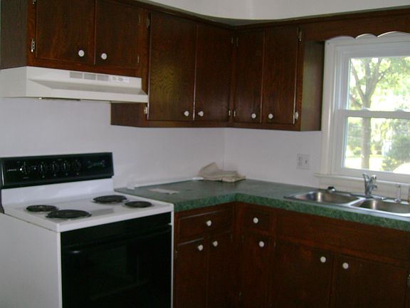 3rd image of 806 Darby Ln
