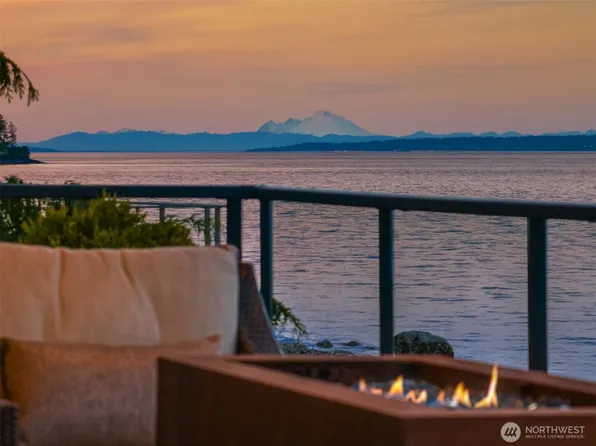 4300 Rockaway Beach Road NE, Bainbridge Island, WA 98110