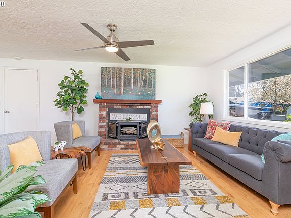 5th image of 2409 NE 104th Ave