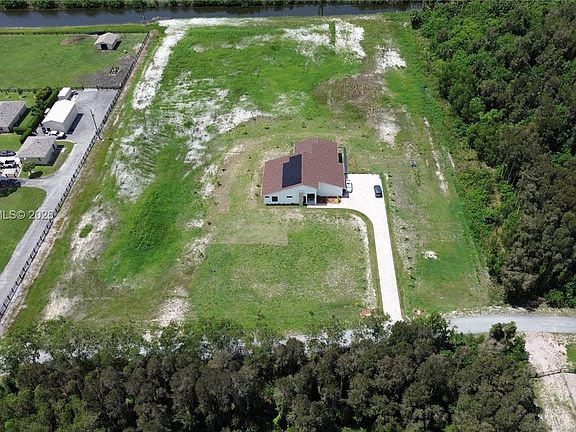 3rd image of 19860 Skyhawk Ln