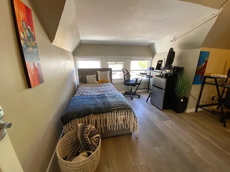 Room #32 Room #32