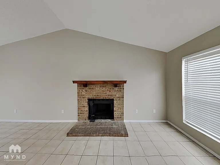 7417 Shadow Bend Dr — Photo 2