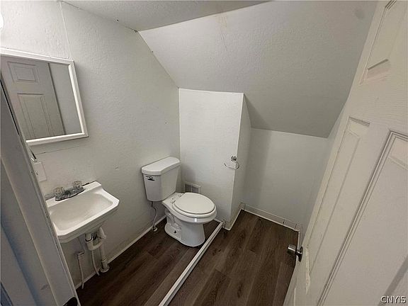 4th image of 317 Leonard St