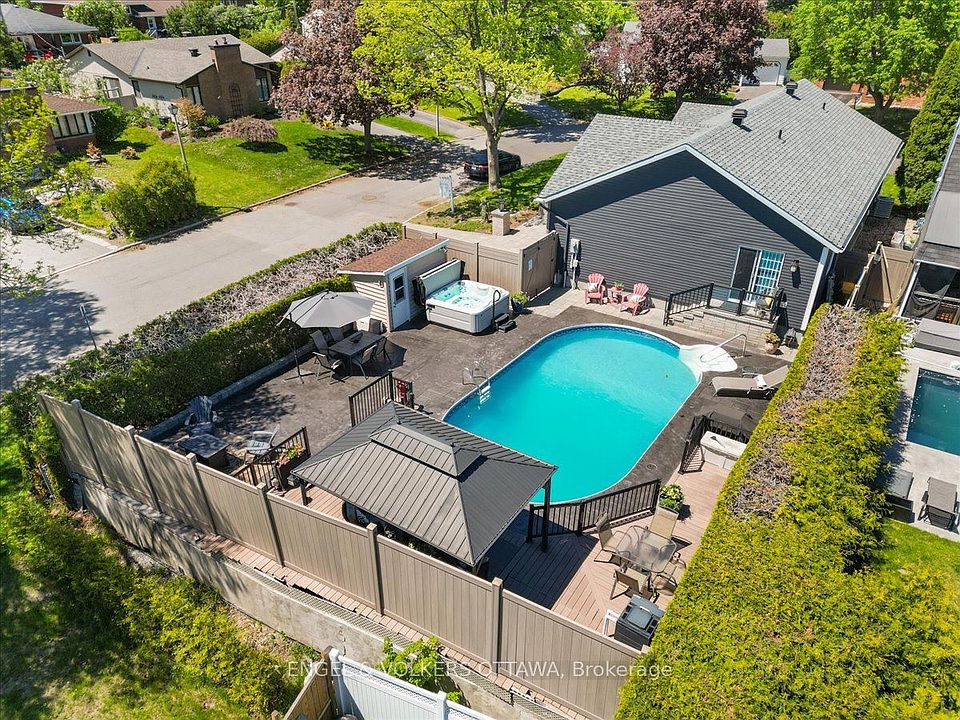 1st image of 1005 Gold Cres