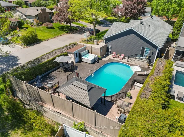 1005 Gold Cres, Ottawa, ON K2B 8C4