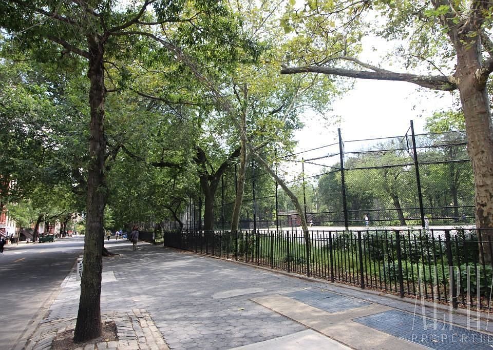 2nd image of 633 E 6th St #12