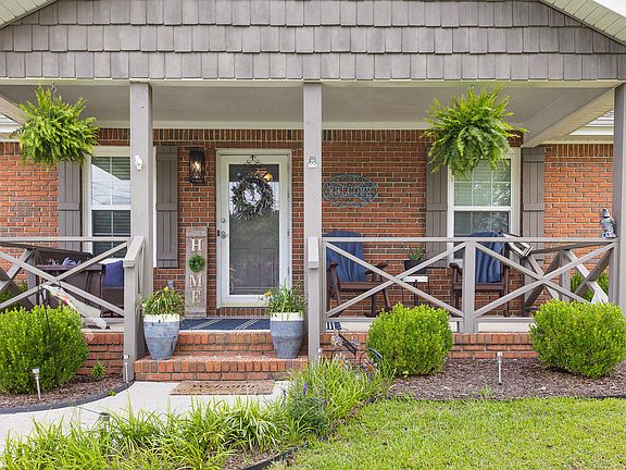 2nd image of 114 Oakview Dr