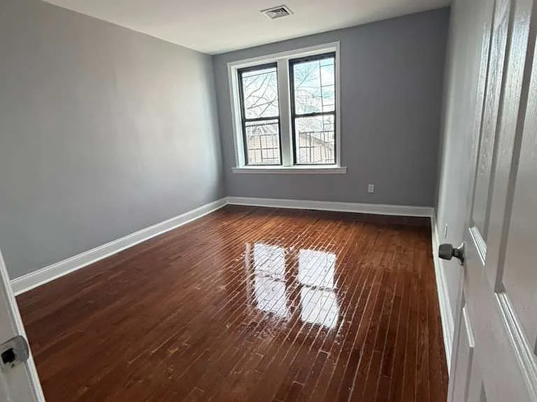 702 Chancellor Ave — Photo 3