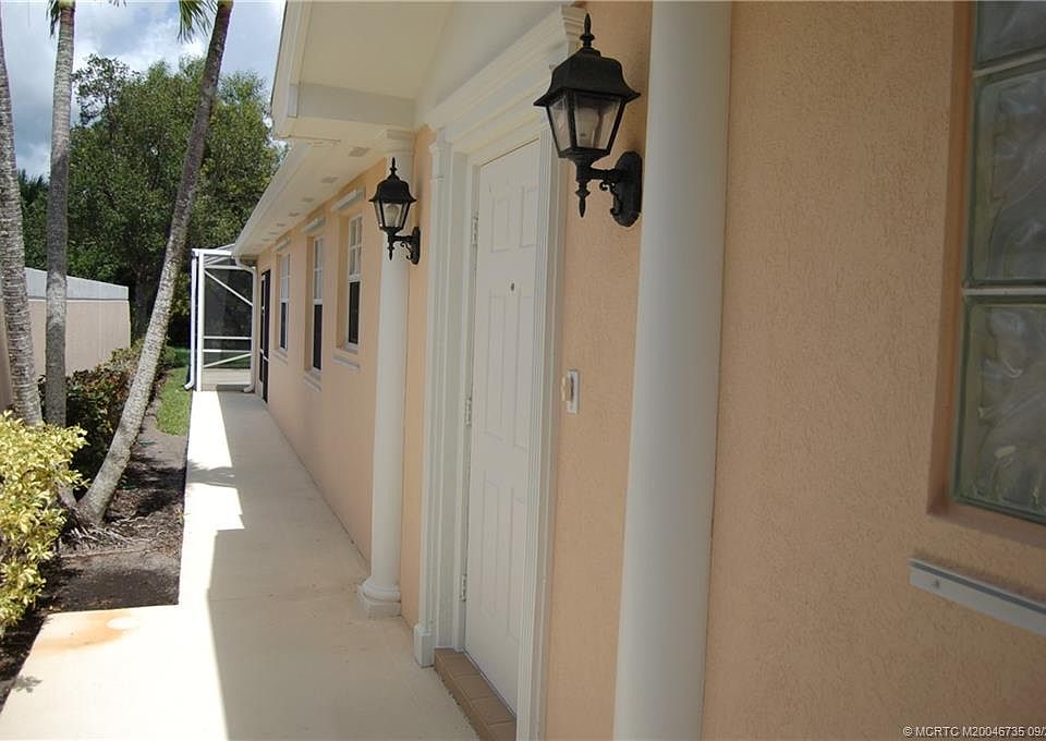 1st image of 8504 SE Retreat Dr