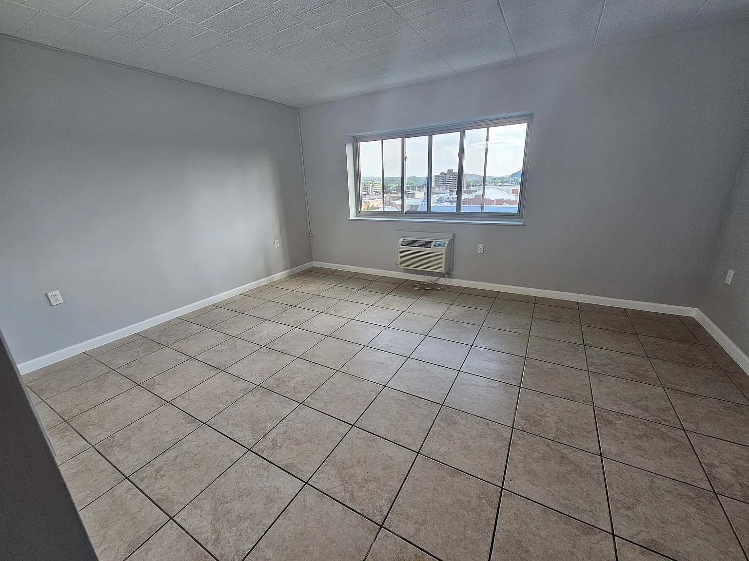 1 bed, 700 sqft, $1,450 — Photo 3