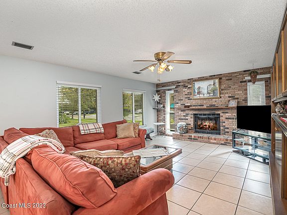 2nd image of 1765 Figtree Dr