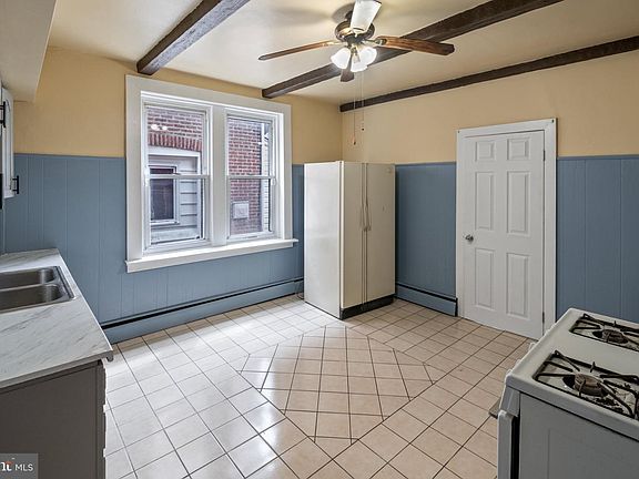 5th image of 609 Pine St