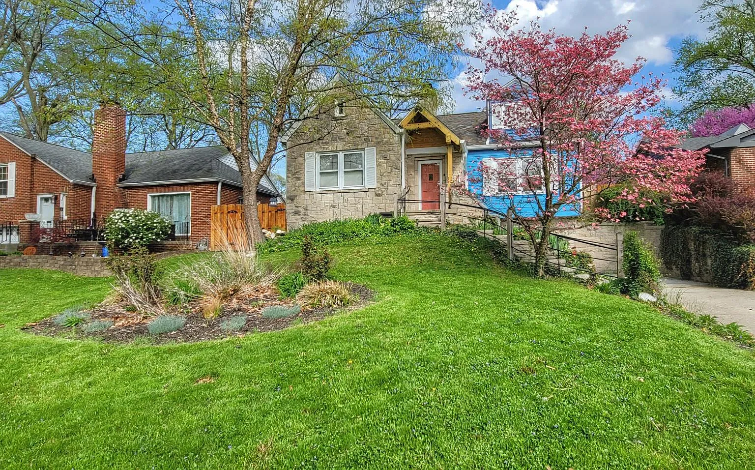 3 bed, 2.5 bath, 3624 sqft, $2,800 — Photo 1