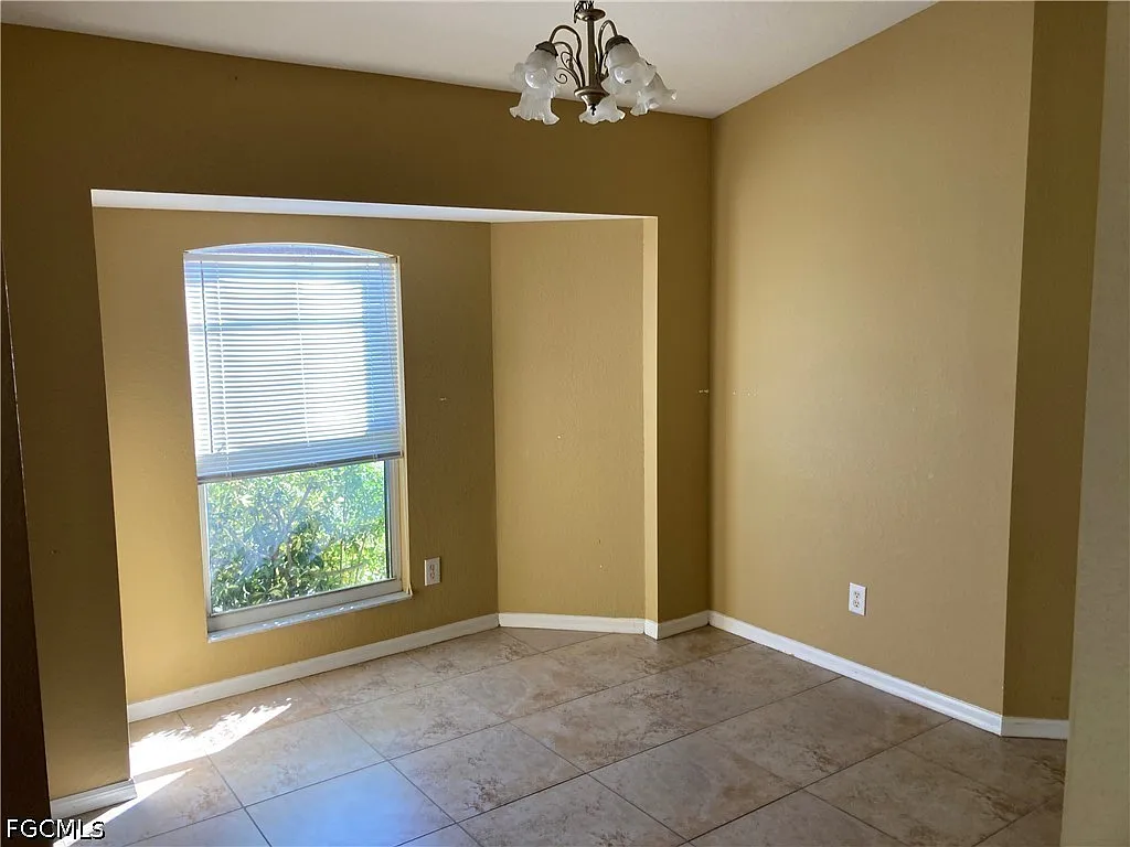 2 bed, 2.0 bath, 2398 sqft, $1,500 — Photo 4