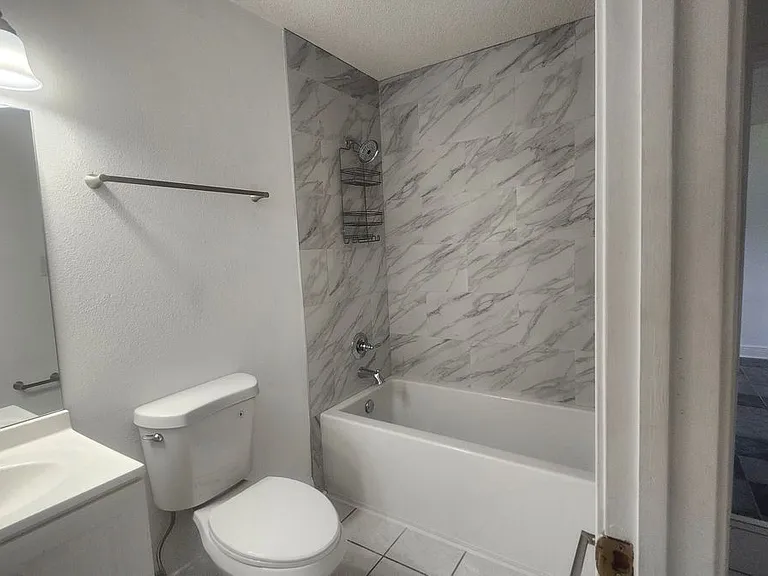 206 Canberra Ct — Photo 9