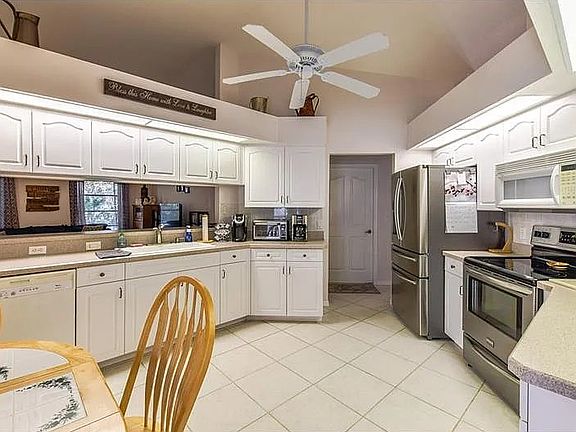 2nd image of 2059 Leisure St