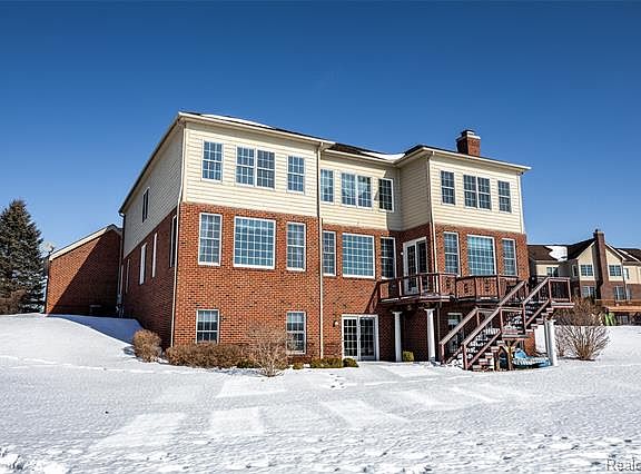 5th image of 3742 N Shoreline Dr