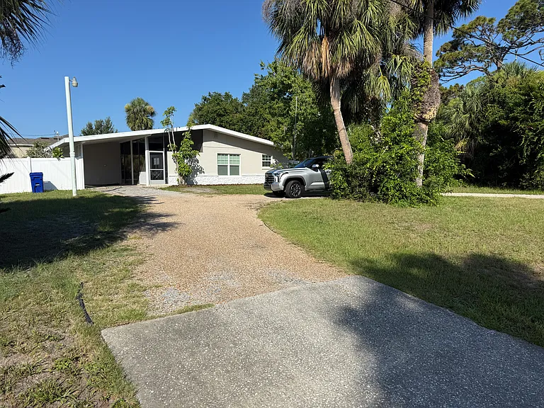 3104 Saint Clair Ave — Photo 3