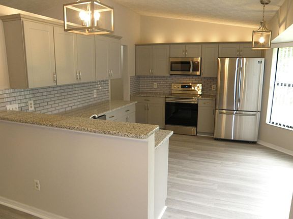 3rd image of 2166 SW Kail St