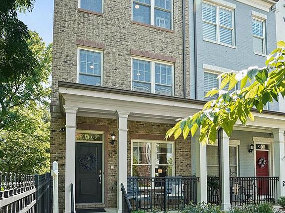 4th image of 512 Regent Pl NE