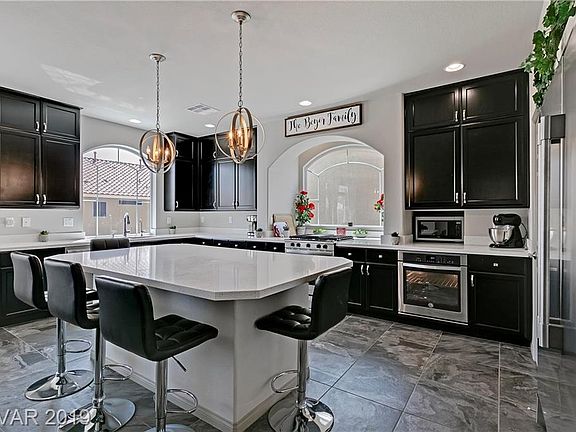 3rd image of 10574 Aphrodite St