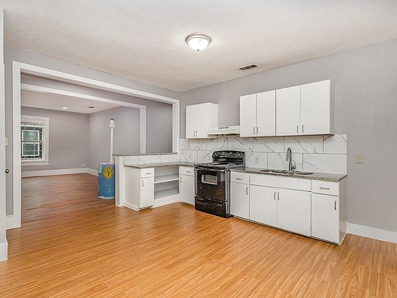 3rd image of 2602 Lenway St