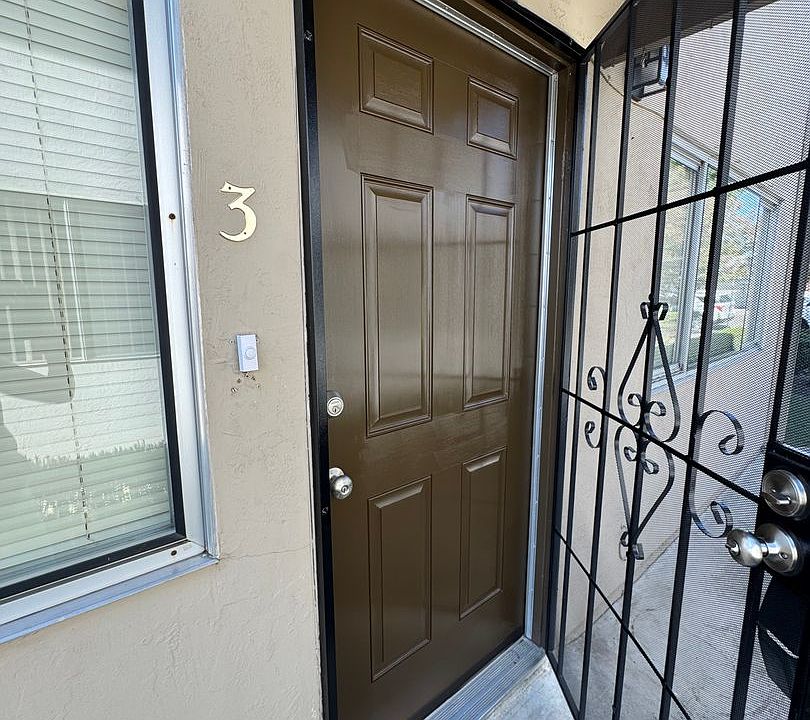 1st image of 1354 W Walnut St APT 3