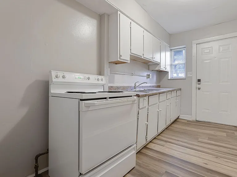 987 Lilley Ave — Photo 16