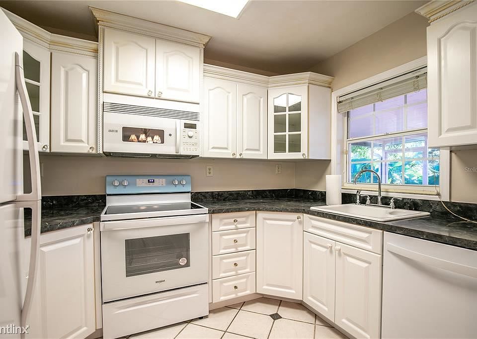 1st image of 10217R N Armenia Ave