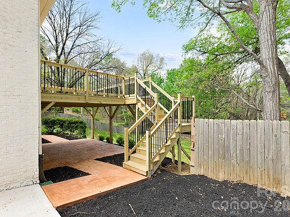 4th image of 100 Chadmore Dr