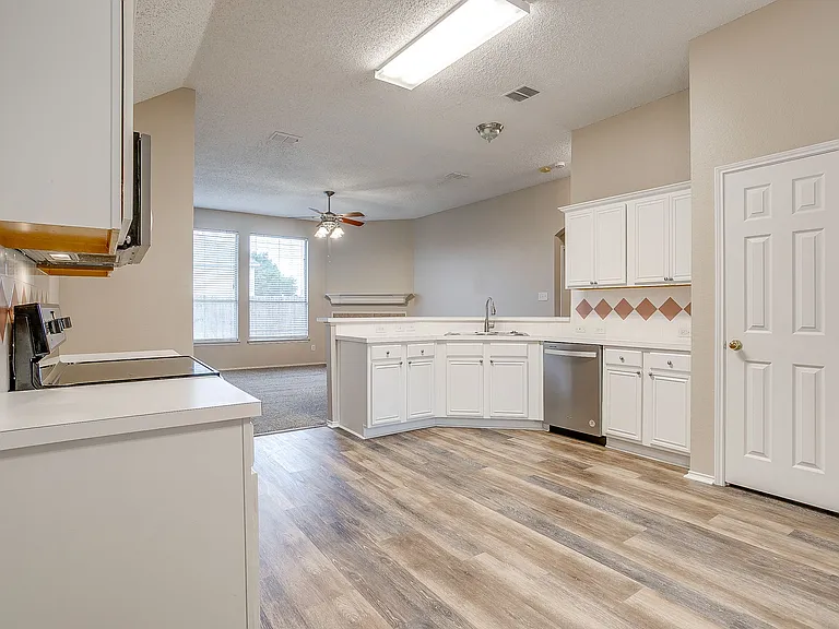 8136 Zion Trl — Photo 8