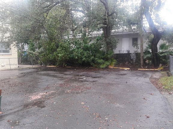 5th image of 217 Calabria Ave Unit 221