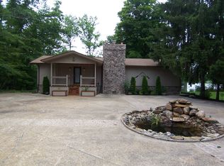 502 Eagle Pt, Roaming Shores, OH 44084