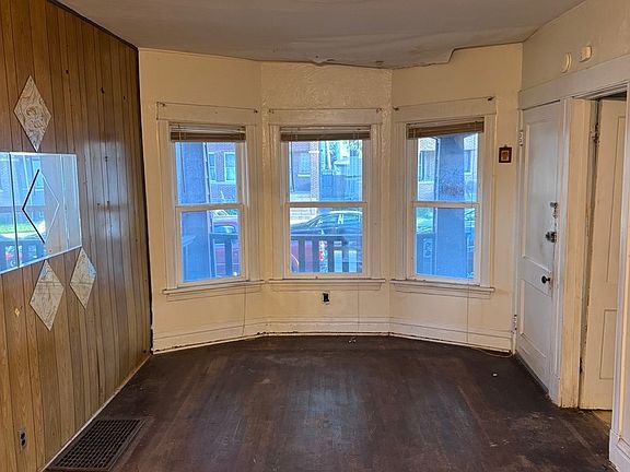 5th image of 4934 W Iowa St