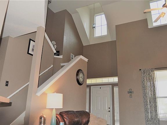 2nd image of 1500 Oakcrest Dr