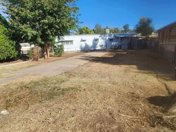 1068 Lura Pl SW, Albuquerque, NM 87105