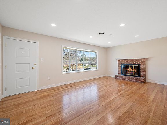 5th image of 339 Lanny Dr