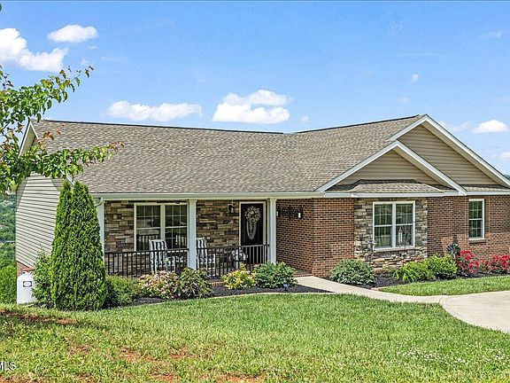 5th image of 4892 Eagle Pointe Dr