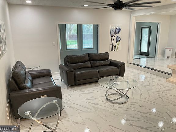 2nd image of 558 Kenwood Rd