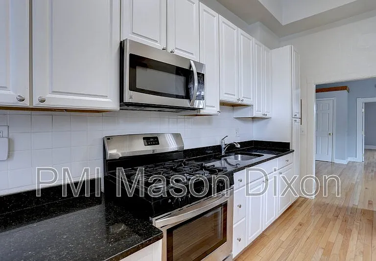 632 S Broadway #200 — Photo 9