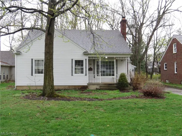 116 Forest Hill Dr, Amherst, OH 44001